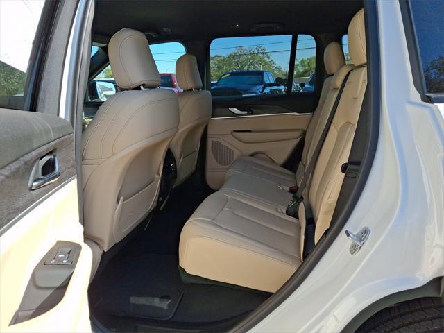 2025 Jeep Grand Cherokee Limited photo 17
