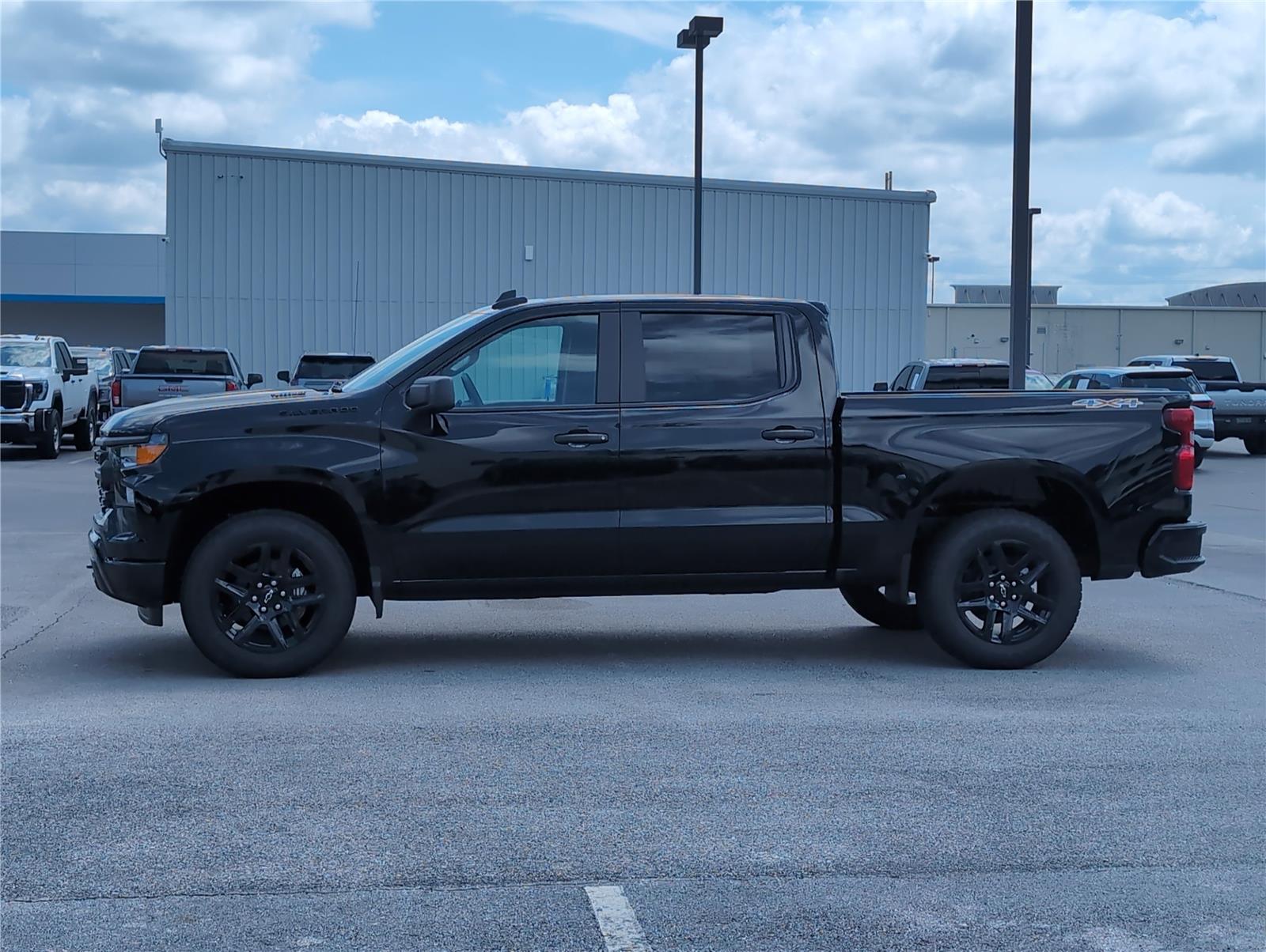 2025 Chevrolet Silverado 1500 Custom photo 6