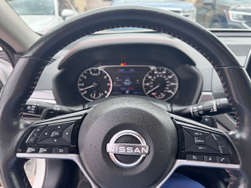 2023 Nissan Altima 2.5 SR photo 15
