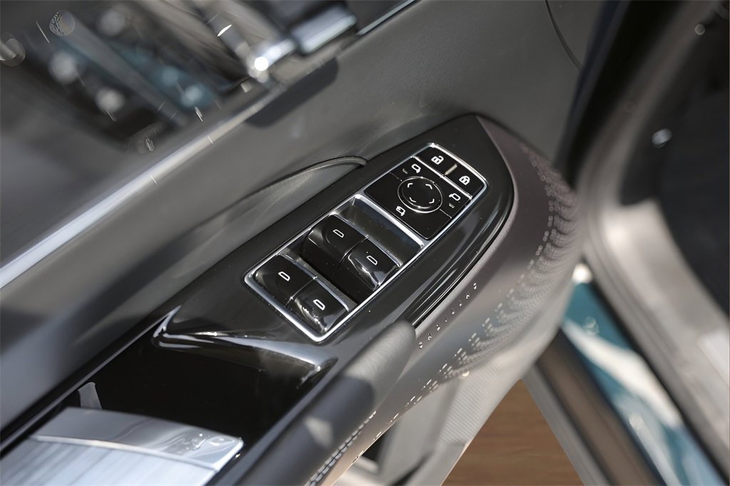 2024 Cadillac Lyriq Luxury photo 20