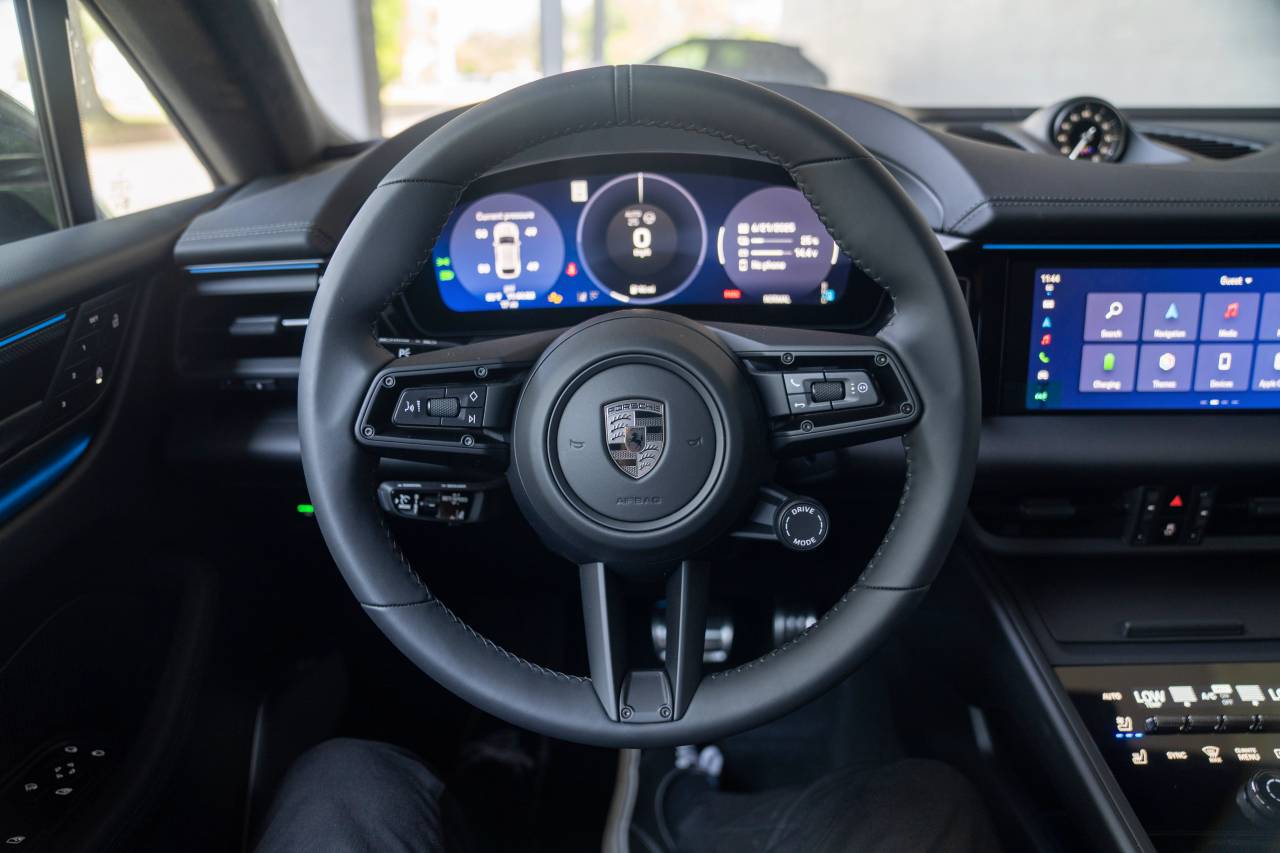 2025 Porsche Macan Turbo Electric photo 7