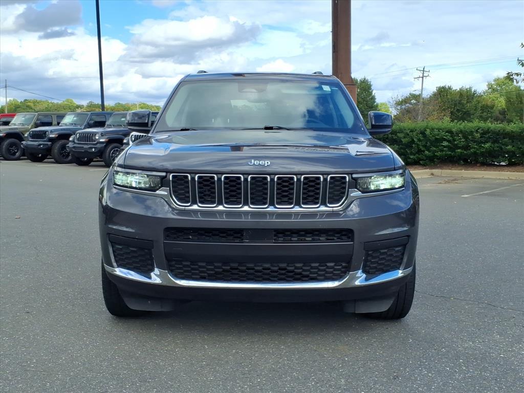 2023 Jeep Grand Cherokee Laredo photo 2
