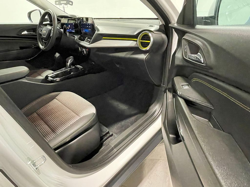 2024 Chevrolet Trax LT photo 11