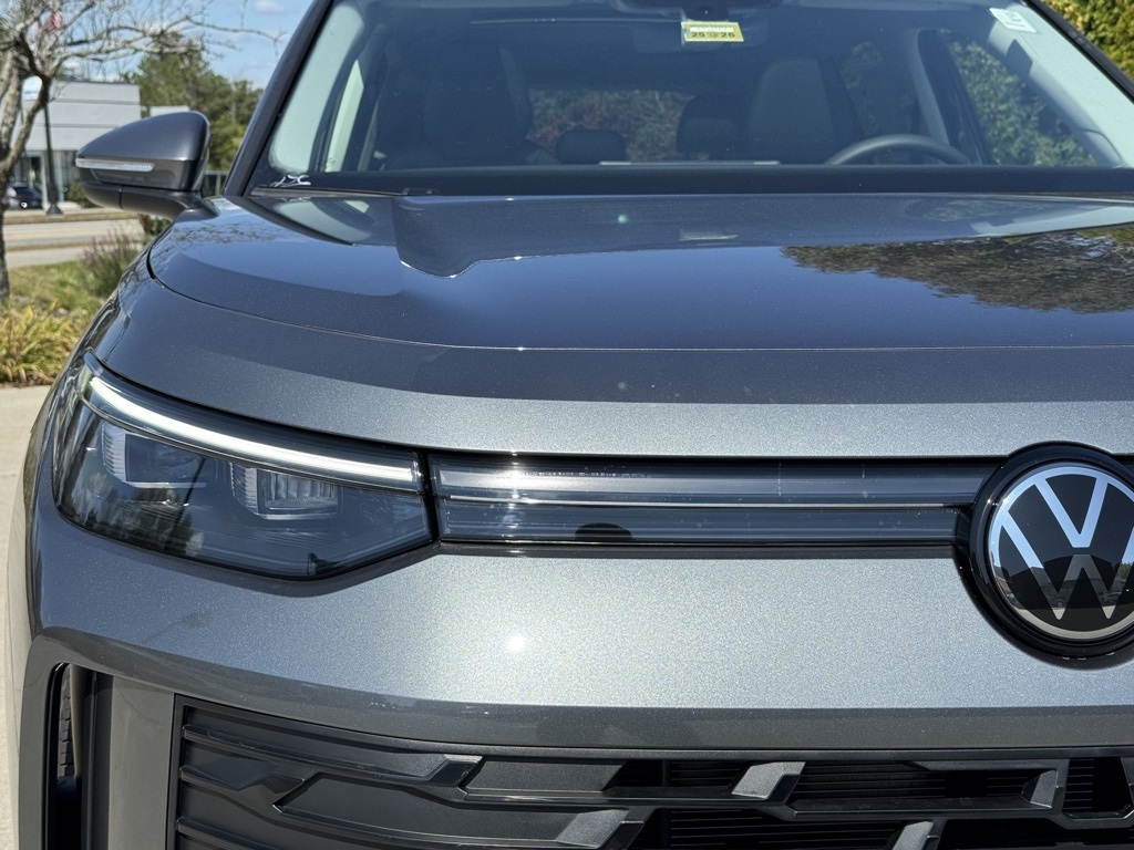 2025 Volkswagen Tiguan SE photo 3