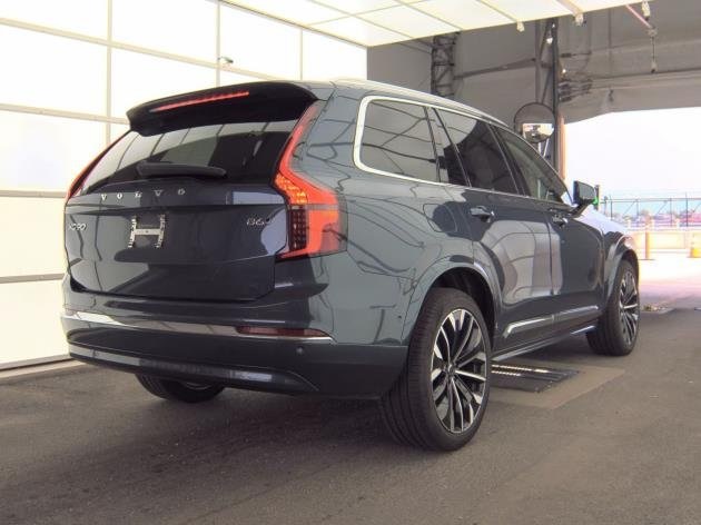 2025 Volvo XC90 Plus photo 3