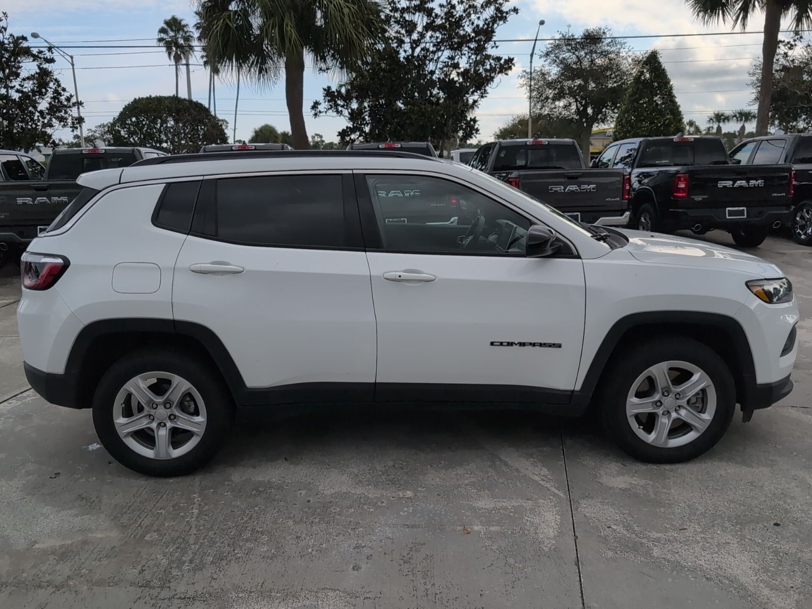 2023 Jeep Compass Latitude photo 4