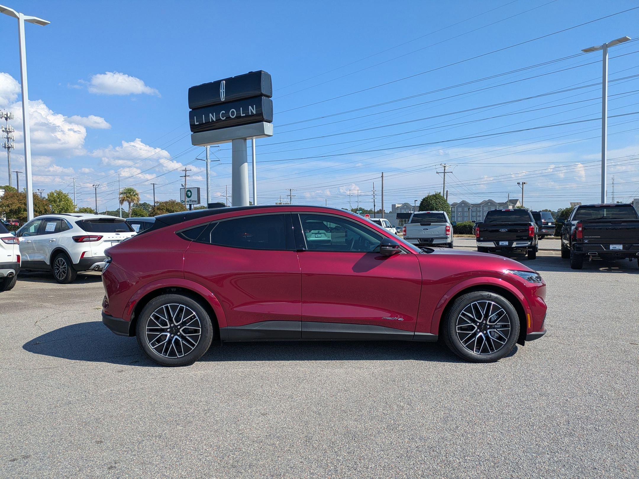 2025 Ford Mustang Mach-E Premium photo 4