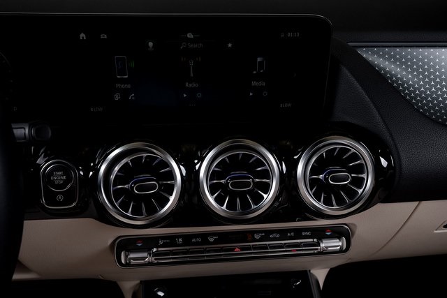 2024 Mercedes Benz GLA 250 photo 40