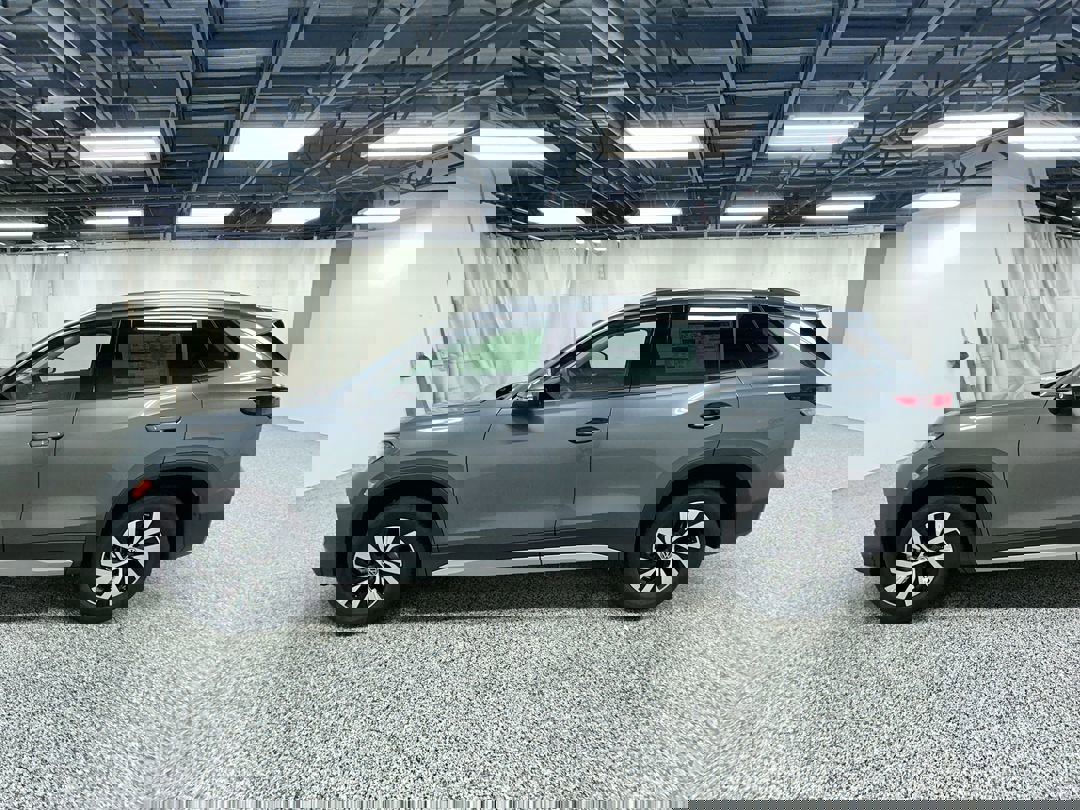 2025 Volkswagen Tiguan S photo 2