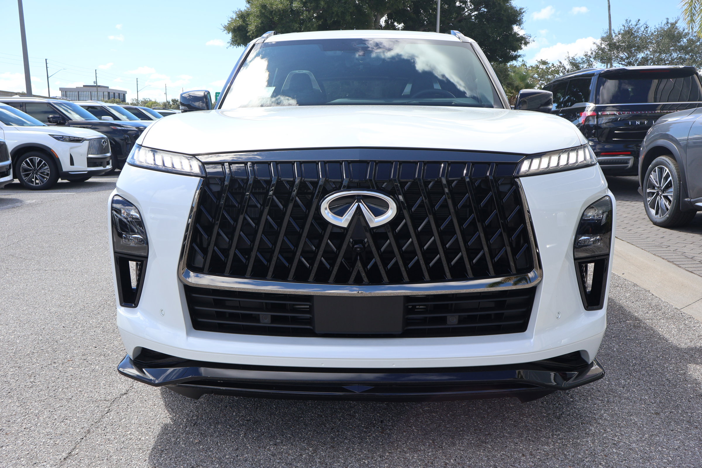 2026 Infiniti QX80 Sensory photo 8