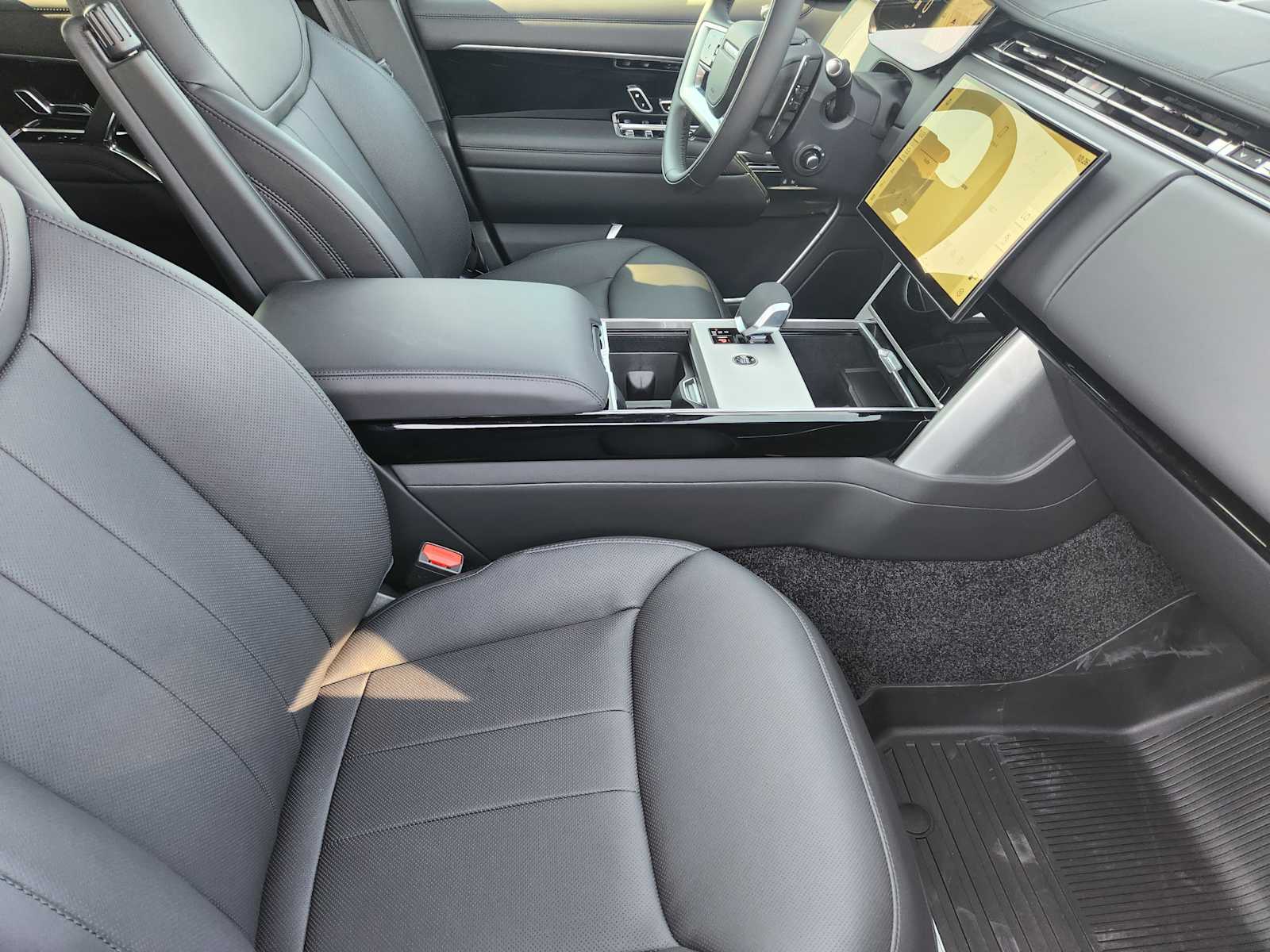 2025 Land Rover Range Rover SE photo 12