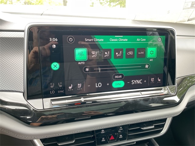 2025 Volkswagen Atlas Peak Edition SE Technology photo 8