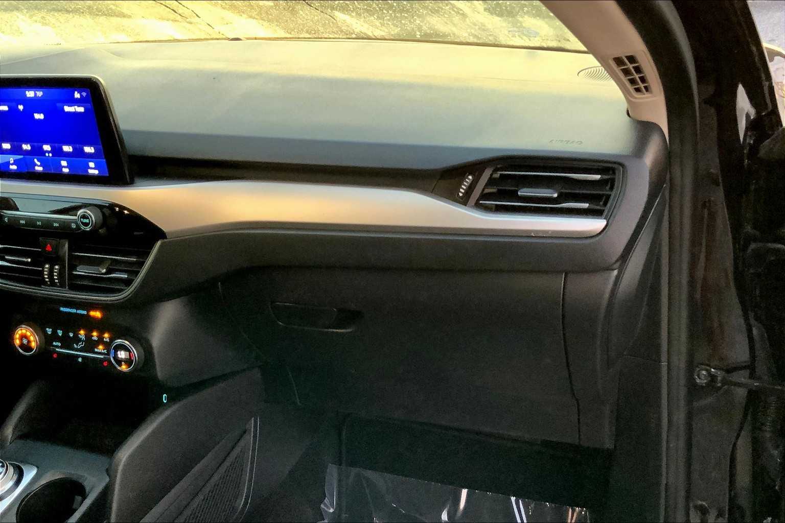 2020 Ford Escape SEL photo 16