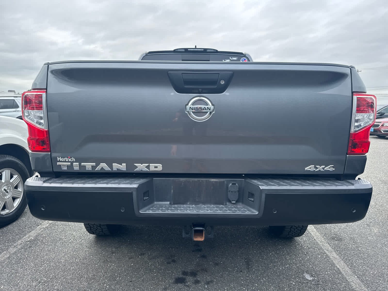 2022 Nissan Titan Crew Cab S photo 6