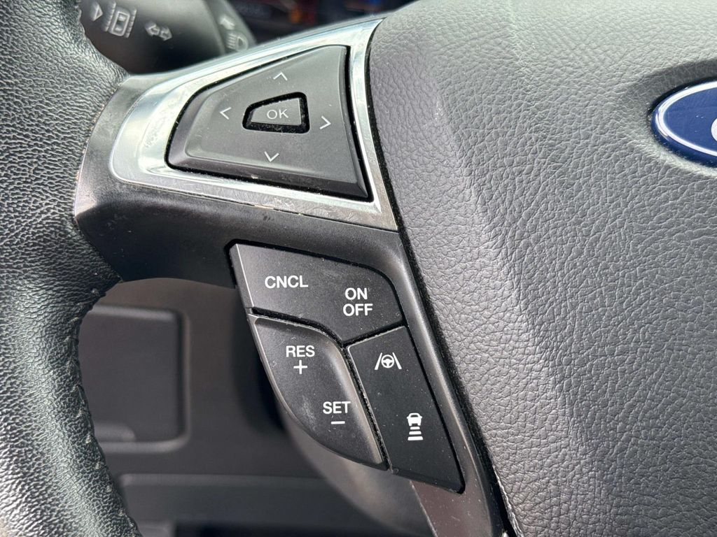 2020 Ford Edge Titanium photo 33