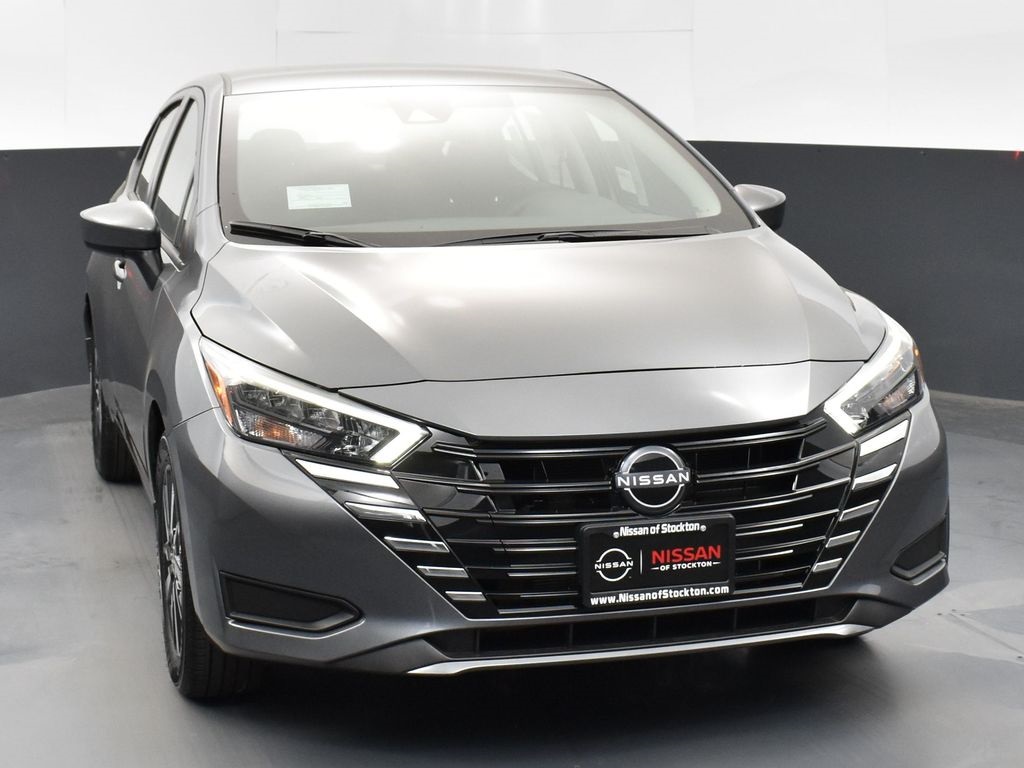 2025 Nissan Versa 1.6 SV photo 2