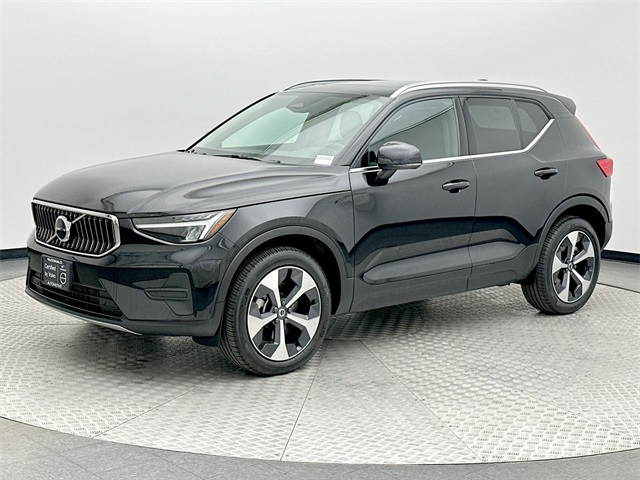 2025 Volvo XC40 Core