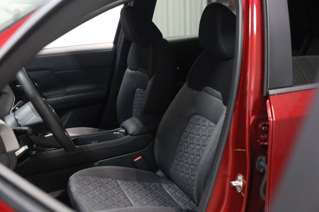 2025 Nissan Kicks SV photo 9