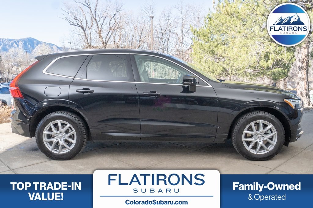 2021 Volvo XC60 Momentum's photo