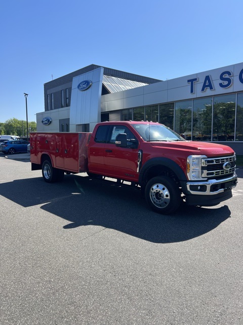 2025 Ford F-450 Super Duty Chassis Cab XLT's photo