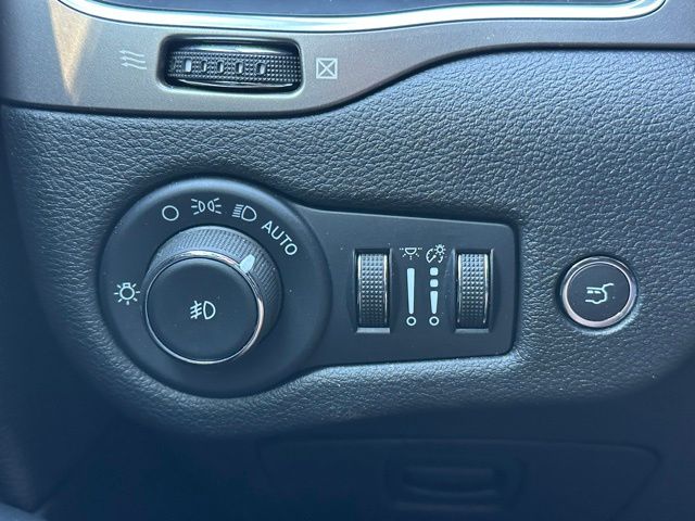 2022 Jeep Cherokee Latitude Lux photo 17