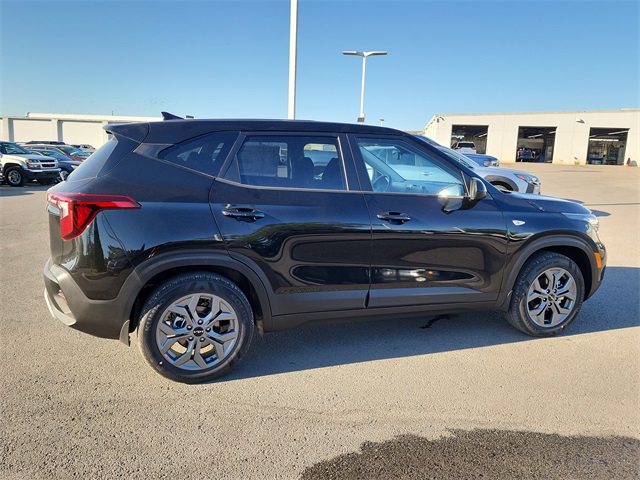 2026 Kia Seltos LX photo 2