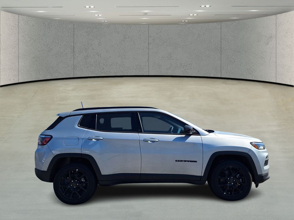 2026 Jeep Compass Latitude photo 4