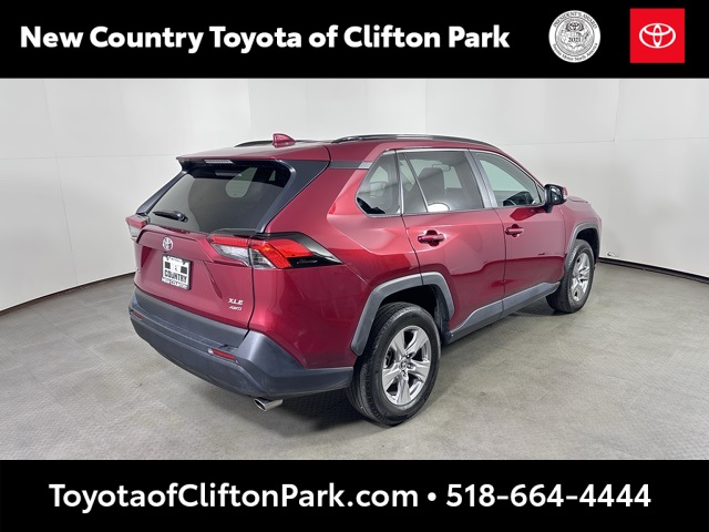 2023 Toyota RAV4 XLE photo 3