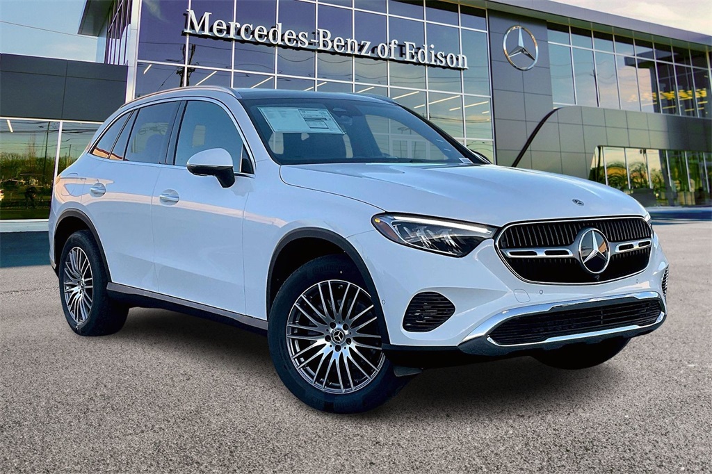 2026 Mercedes-Benz GLC Base's photo