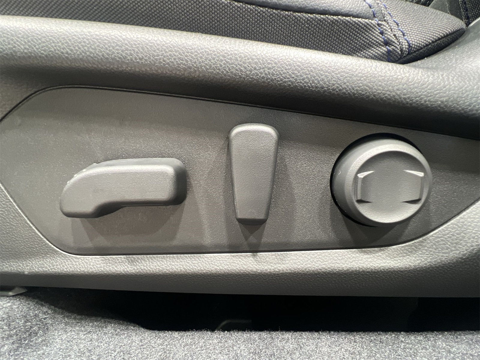 2025 Subaru Forester Premium photo 12