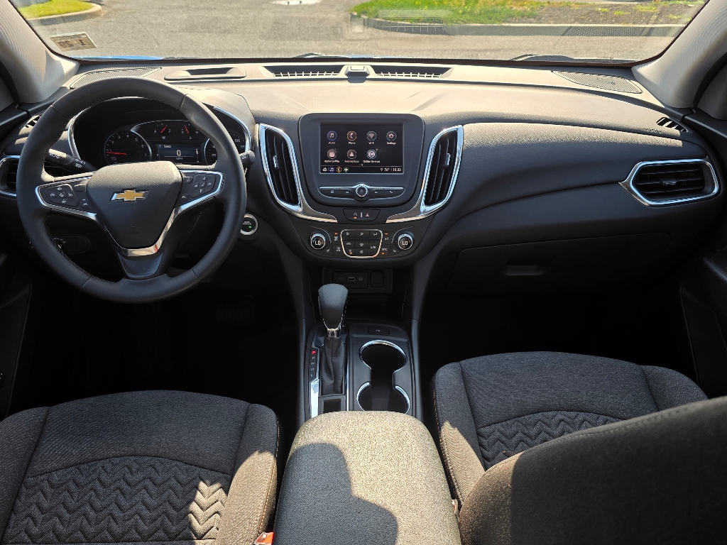 2024 Chevrolet Equinox LT photo 2