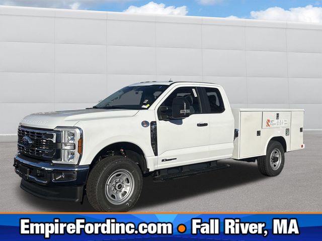 2026 Ford F-350 Super Duty Chassis Cab XL's photo