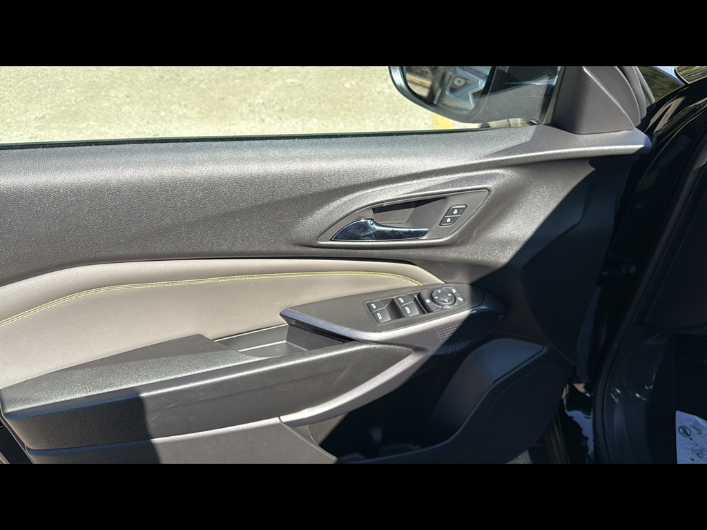 2025 Chevrolet Trax ACTIV photo 4