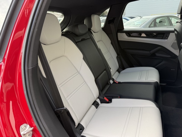 2025 Porsche Cayenne Base photo 20