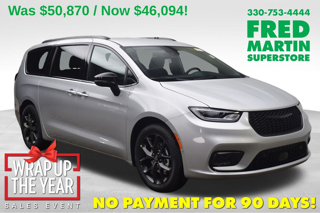 2026 Chrysler Pacifica Select's photo