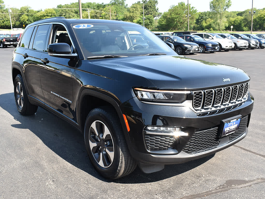 2023 Jeep Cherokee 4xe photo 13