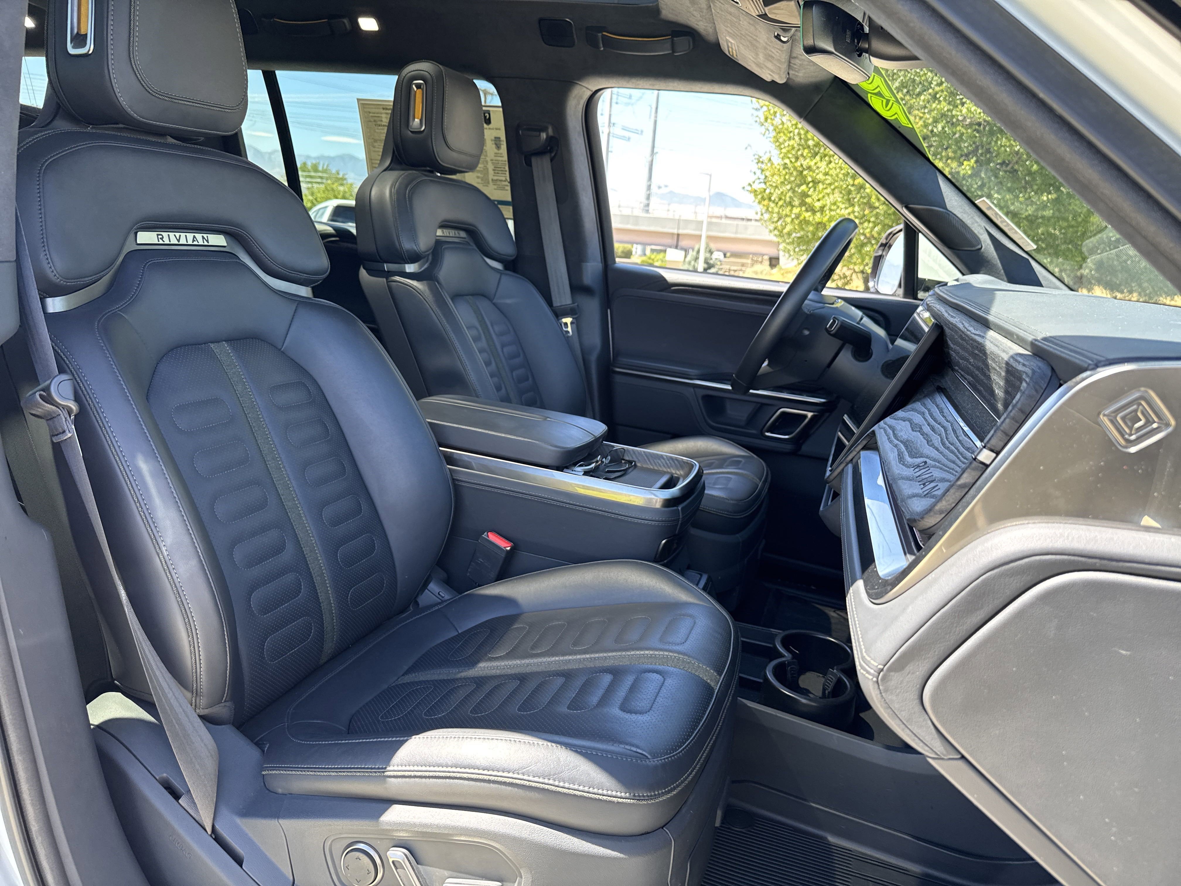2022 Rivian R1S Launch Edition photo 14