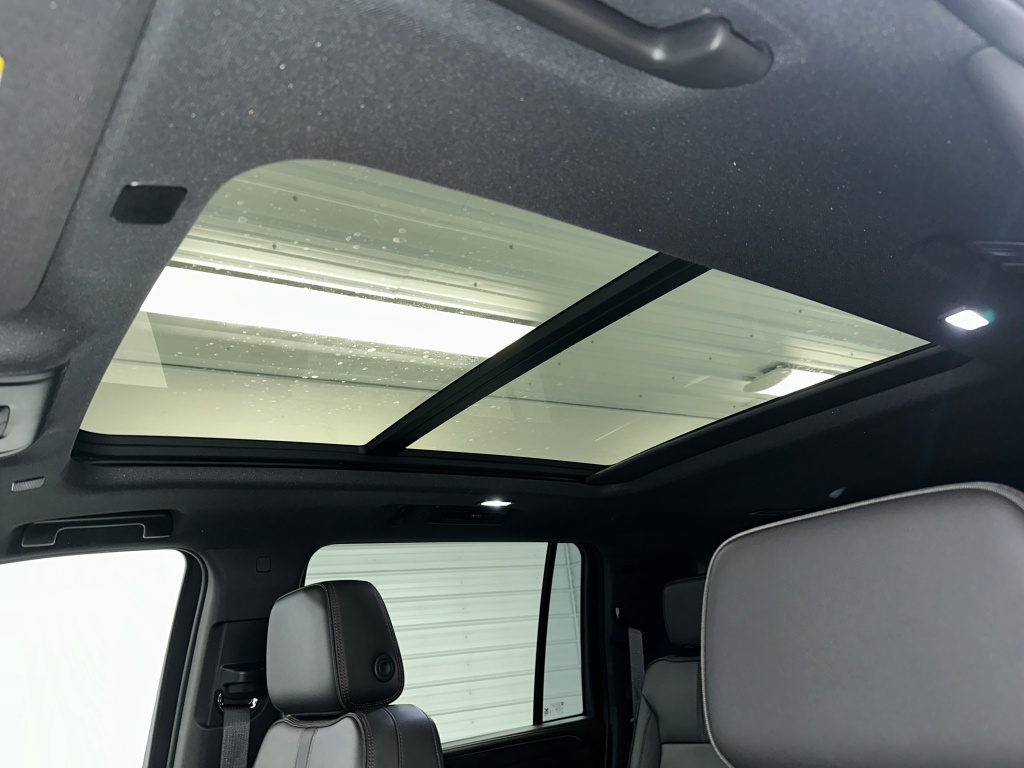 2023 Chevrolet Suburban RST photo 4