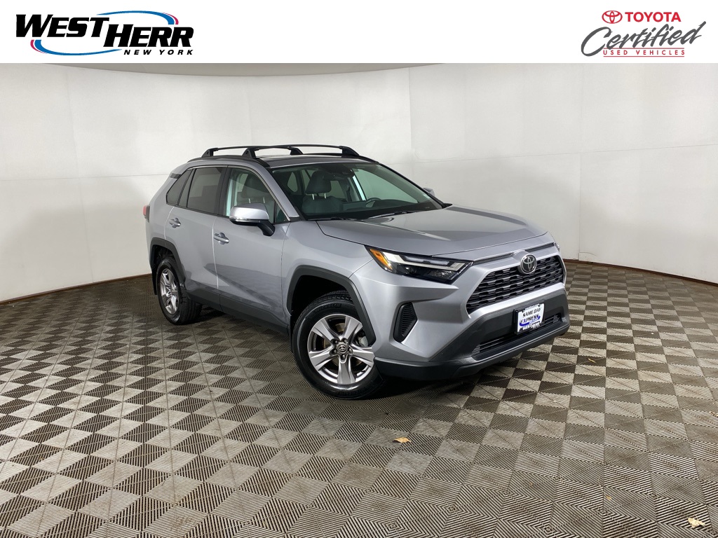 2023 Toyota RAV4 XLE's photo