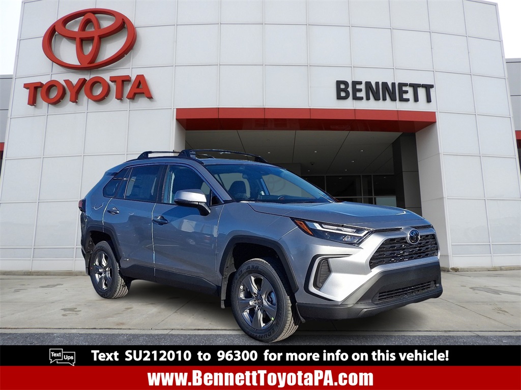 2025 Toyota RAV4 XLE's photo