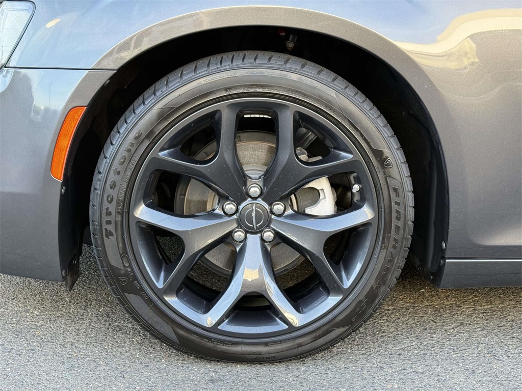 2023 Chrysler 300 Touring photo 11
