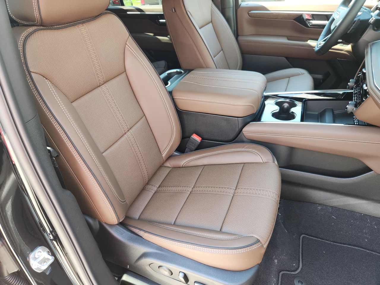 2025 Chevrolet Suburban High Country photo 28