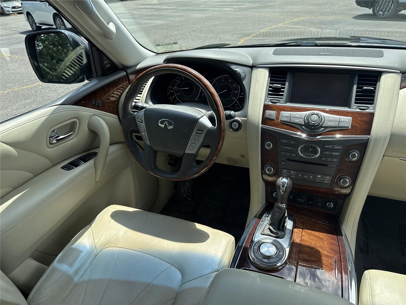 2017 Infiniti QX80 photo 15