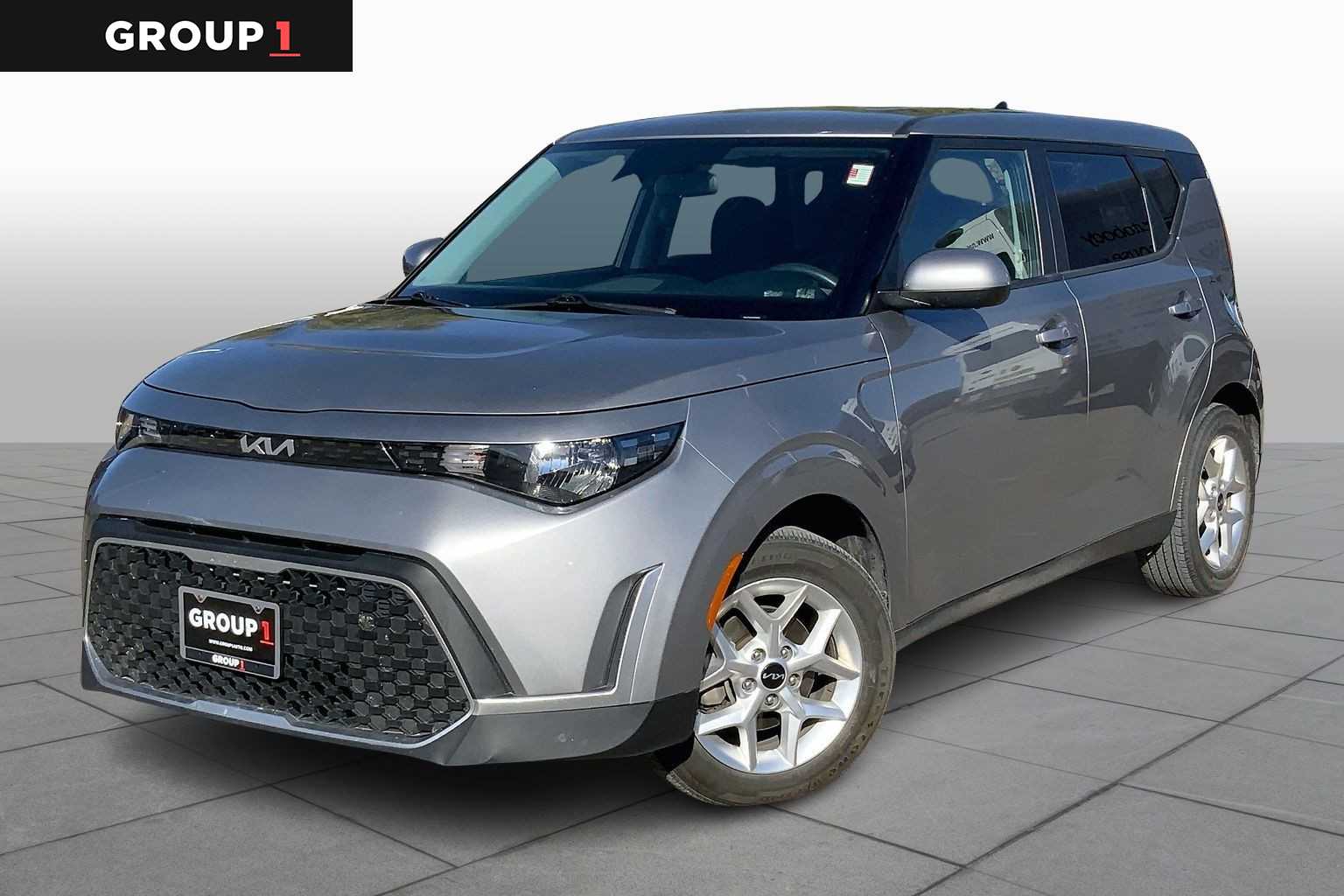 2023 Kia Soul LX's photo