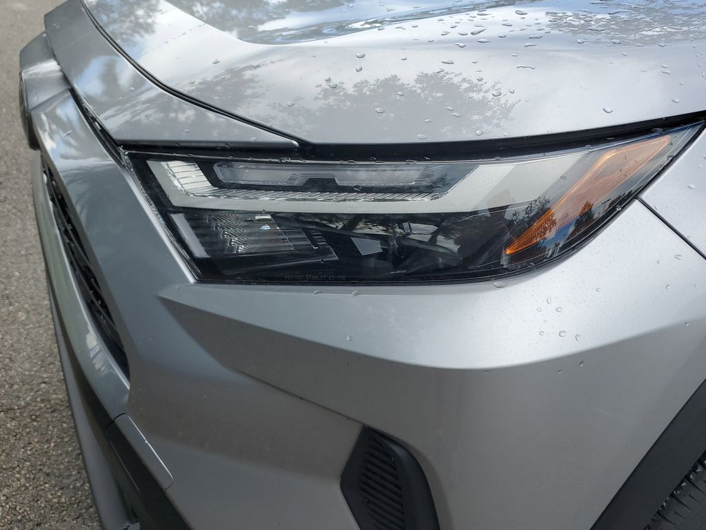 2025 Toyota RAV4 Hybrid XLE photo 10