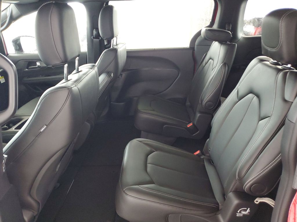 2026 Chrysler Voyager LX photo 21