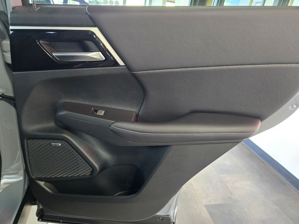 2025 Mitsubishi Outlander S-AWC photo 9