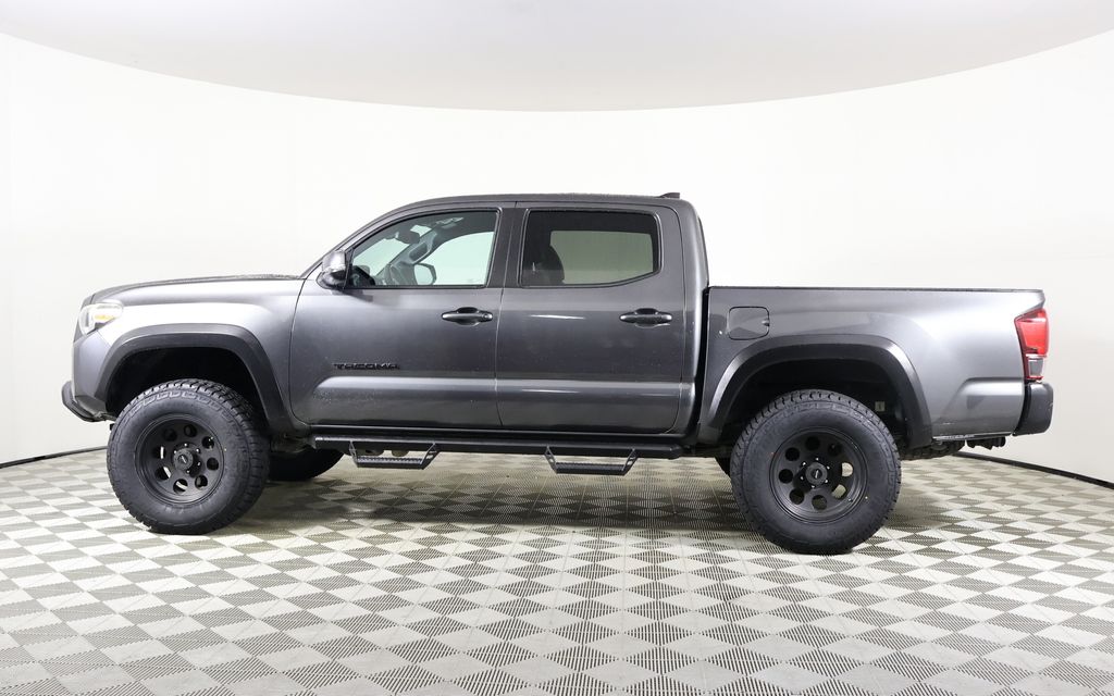 2019 Toyota Tacoma TRD Off-Road photo 3