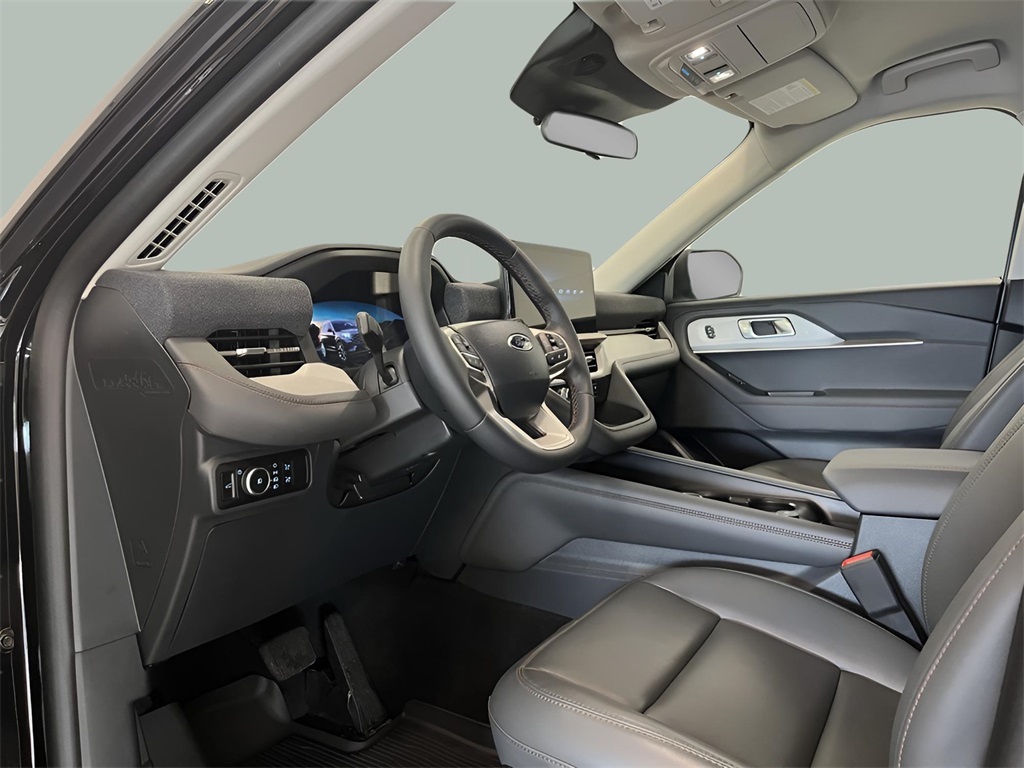 2025 Ford Explorer photo 18