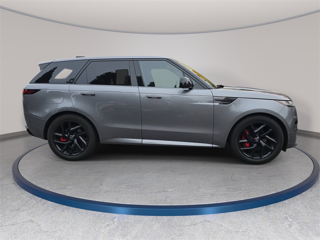 2023 Land Rover Range Rover Sport SE photo 4